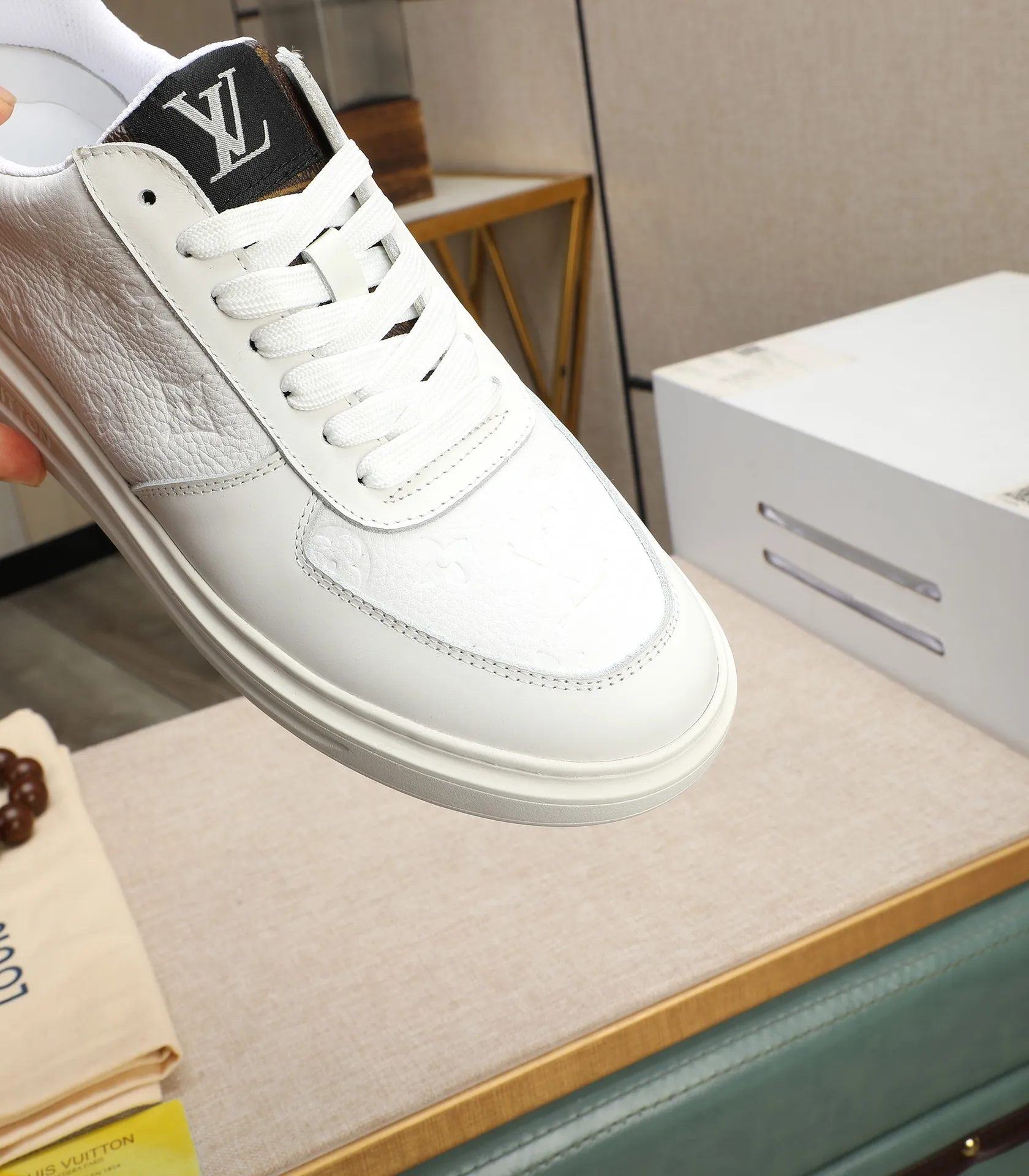 Men's shoes 💰540 💰(Niuli: full package) louis vuitton (Louis Vuitton/lv) top 🔍🔍 new models are on sale at the same time at the counter. The upper 🇮🇹 is imported from Italy, first-layer cowhide, and the lining is fully imported cowhide. 💪💪, completely 1⃣️ to 1 ⃣️Re-engraved🇮🇹💪💪, ⚠Sole: The original sole is specially provided by the original factory, the exclusive movable molded sole is super comfortable, ⚠The original factory follows the order, 🔍🔍high quality, you can enter and exit the counter at will, welcome to compare⚠. Code number:38-44